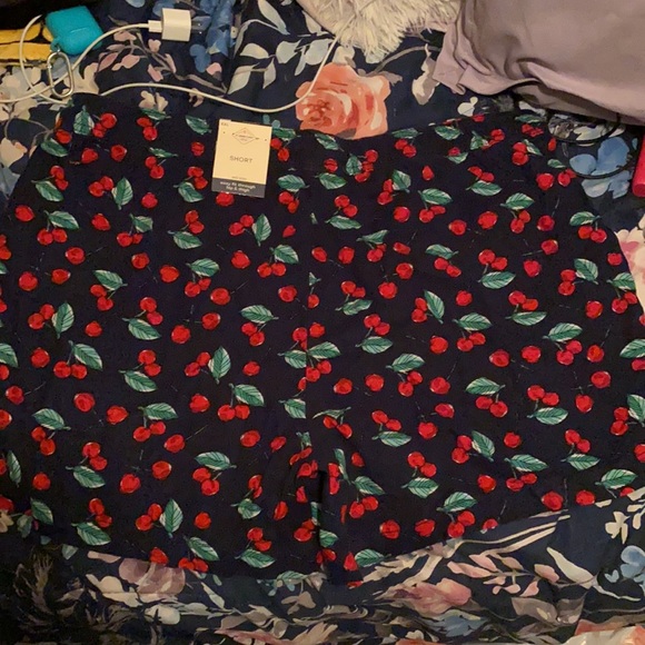 St. John’s Bay shorts - Picture 2 of 2